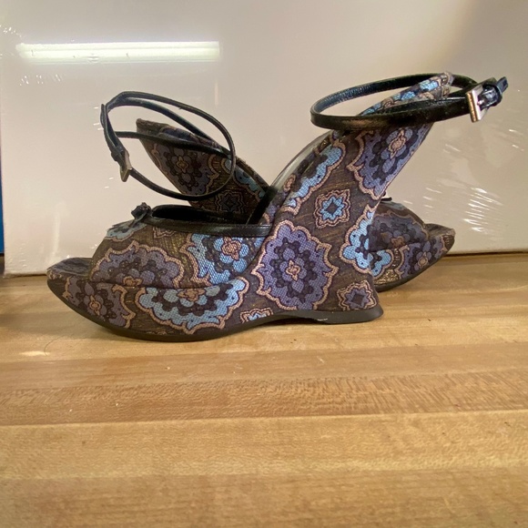 Stunning Prada Metallic Jacquard Wedges Eu 39.5 ( Eu 39 ran small) - Picture 2 of 9